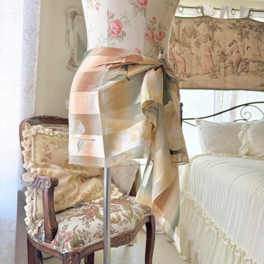 vintage floral scarf - Picture 2 of 4